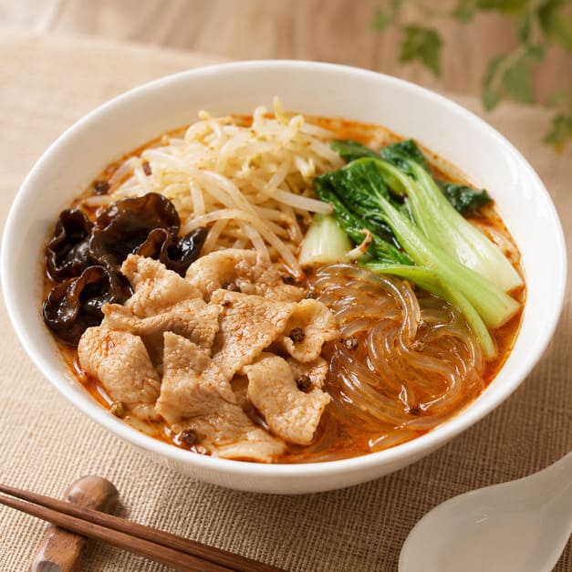 定番の「肉+葉野菜+春雨」麻辣湯