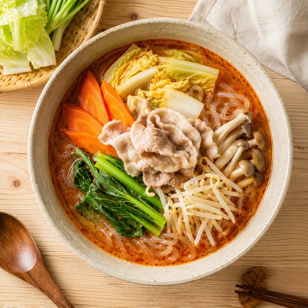 和風麻辣湯を使用した白菜・にんじん・小松菜入りの麻辣湯