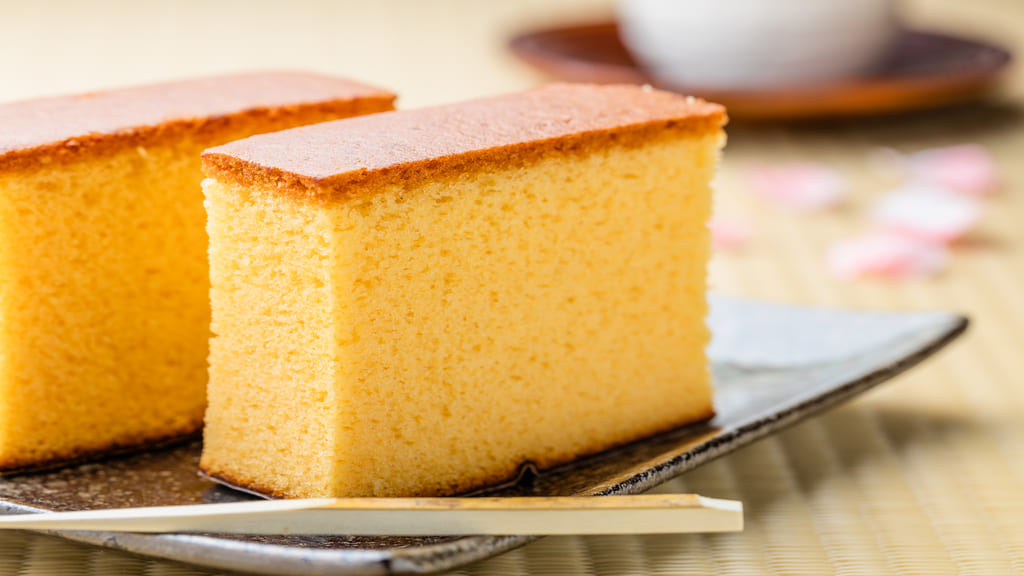 お皿に盛られたカステラ