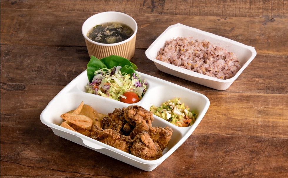 ストロー・カップ・テイクアウト容器を植物性素材へ