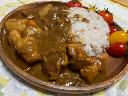 チキンたっぷりなないろカレー