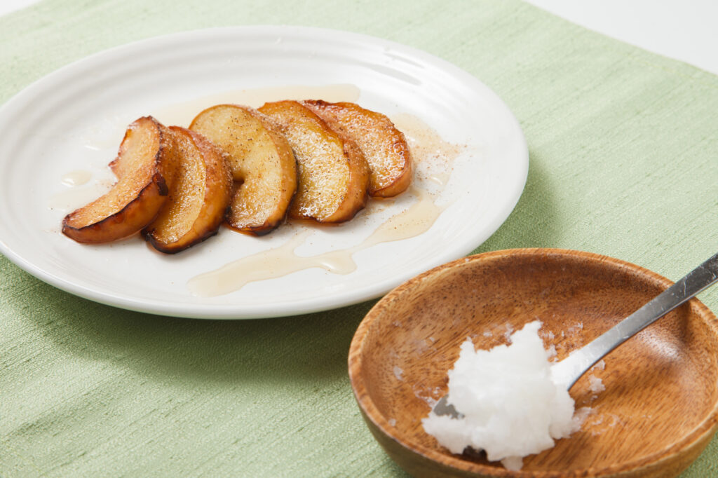 ココナッツオイルで焼いたりんご