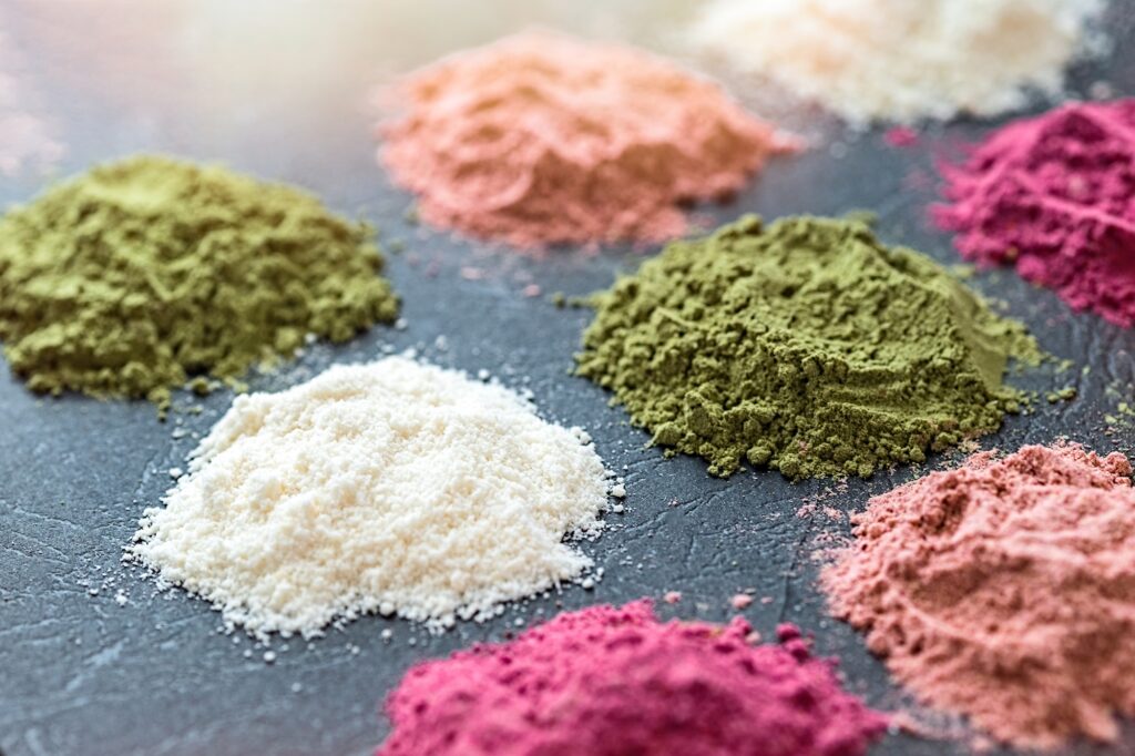 さまざまなプロテインの粉