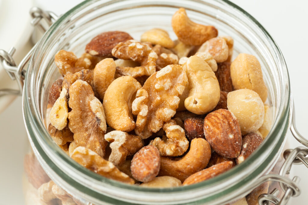 保存容器に入っているナッツ類