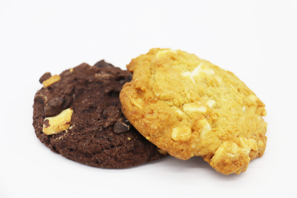 マカダミアナッツ入りのクッキー