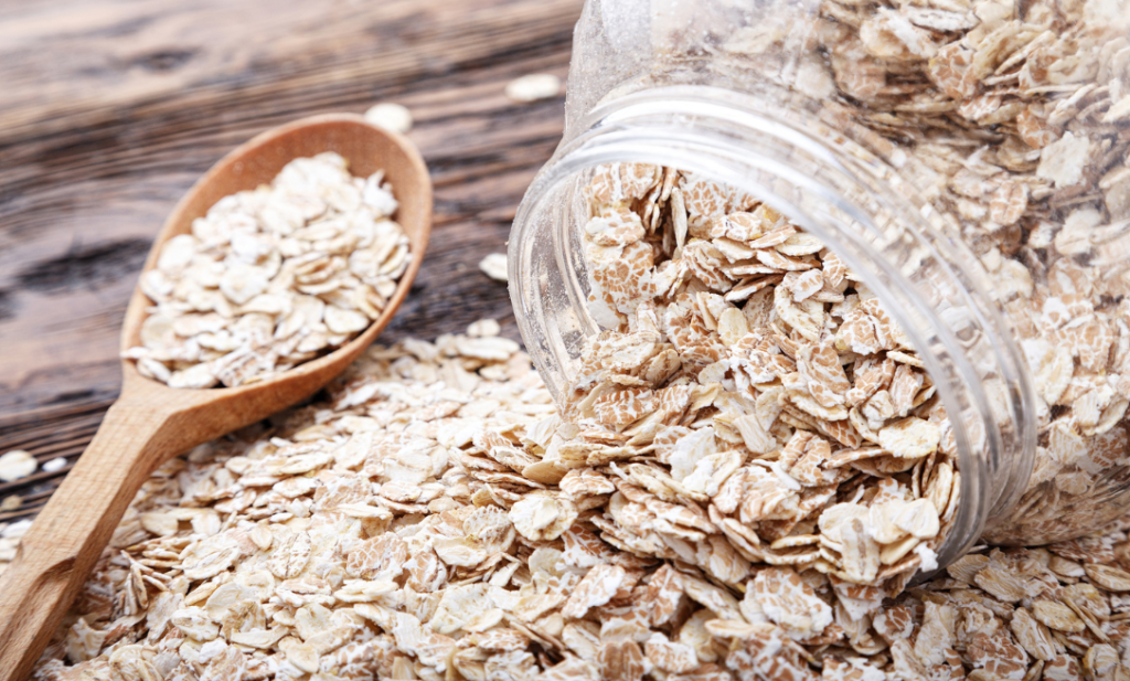 瓶からこぼれるオートミール