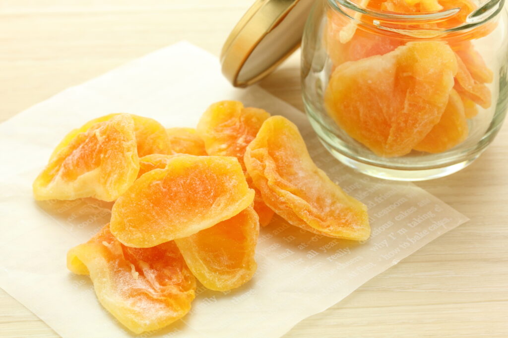 瓶に入ったドライフルーツ