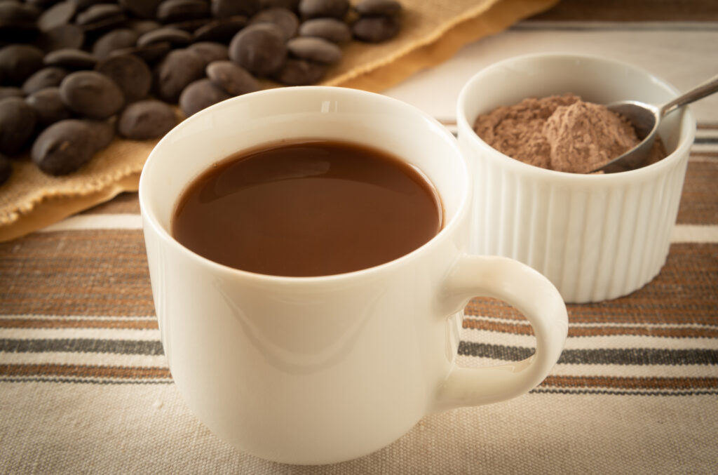 ホットココアとココアの粉末