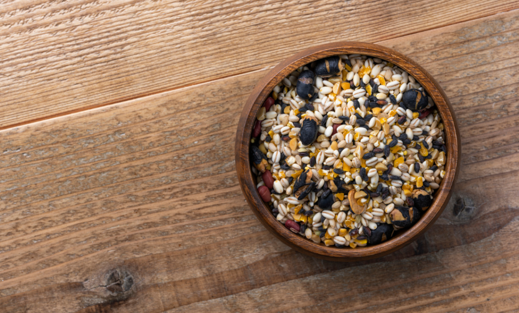 木の器に入った雑穀米