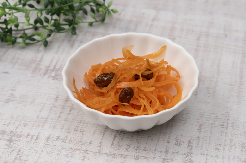 デーツとにんじんのスパイスマリネサラダ