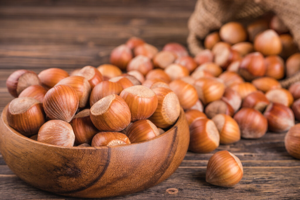 たくさんのヘーゼルナッツ