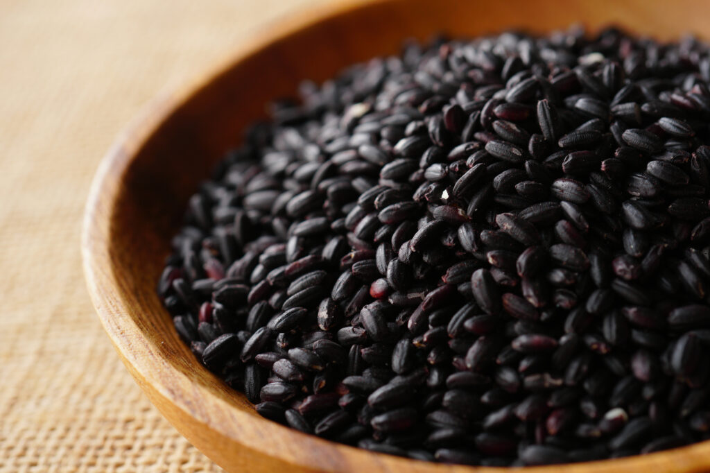 皿に入った黒米