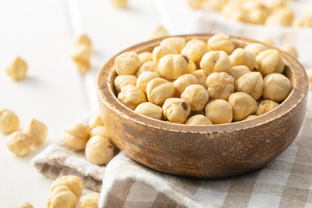 器とヘーゼルナッツ