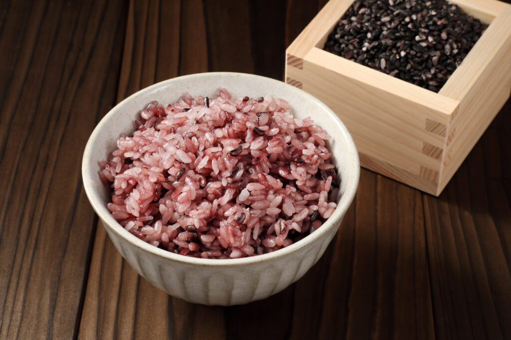 お椀に入った黒米