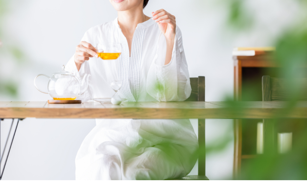 女性と甜茶