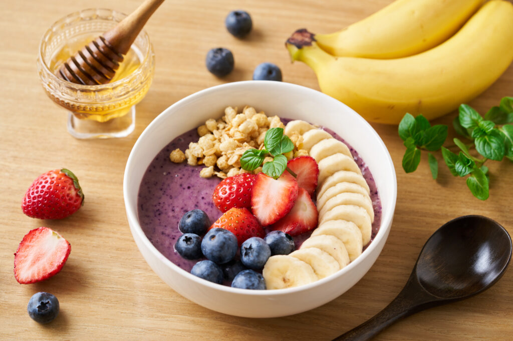 彩りの良いアサイーボウル