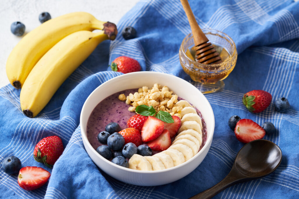 彩りの良いアサイーボウル