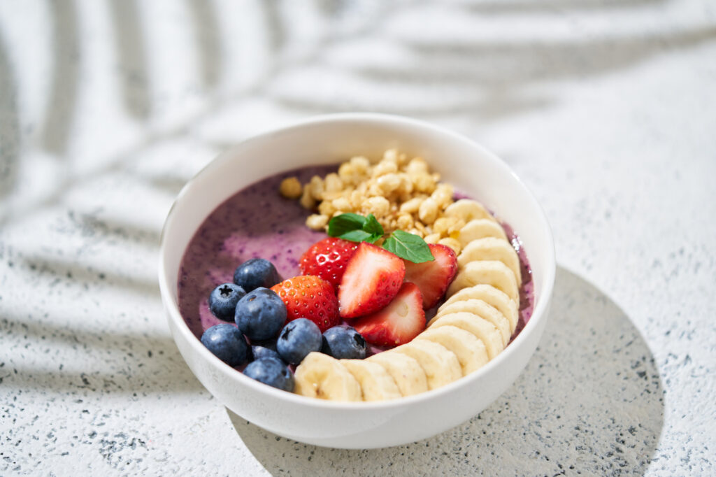 フルーツたっぷりのアサイーボウル