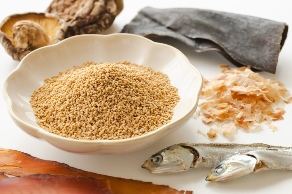 顆粒だしの素と素材