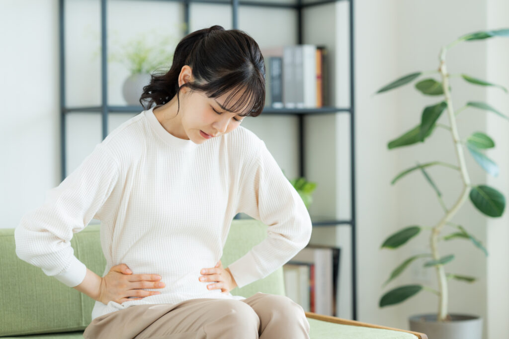 お腹の調子が気になる女性