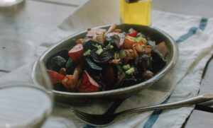 簡単いたわりレシピ「えごま油」を使った蕪とビーツのグリルサラダ