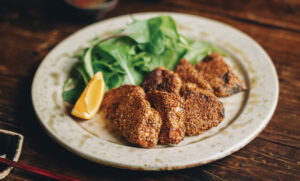 広がる香ばしさ『煎り金ごま』でつくる鮭のフライパン焼き