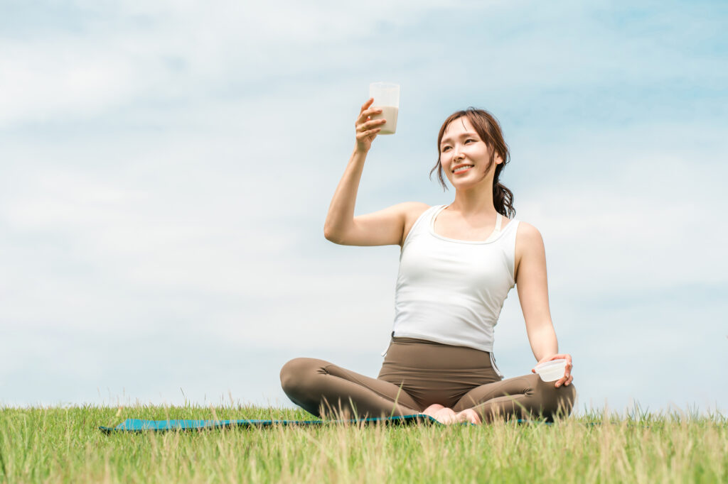 プロテインを持つ女性