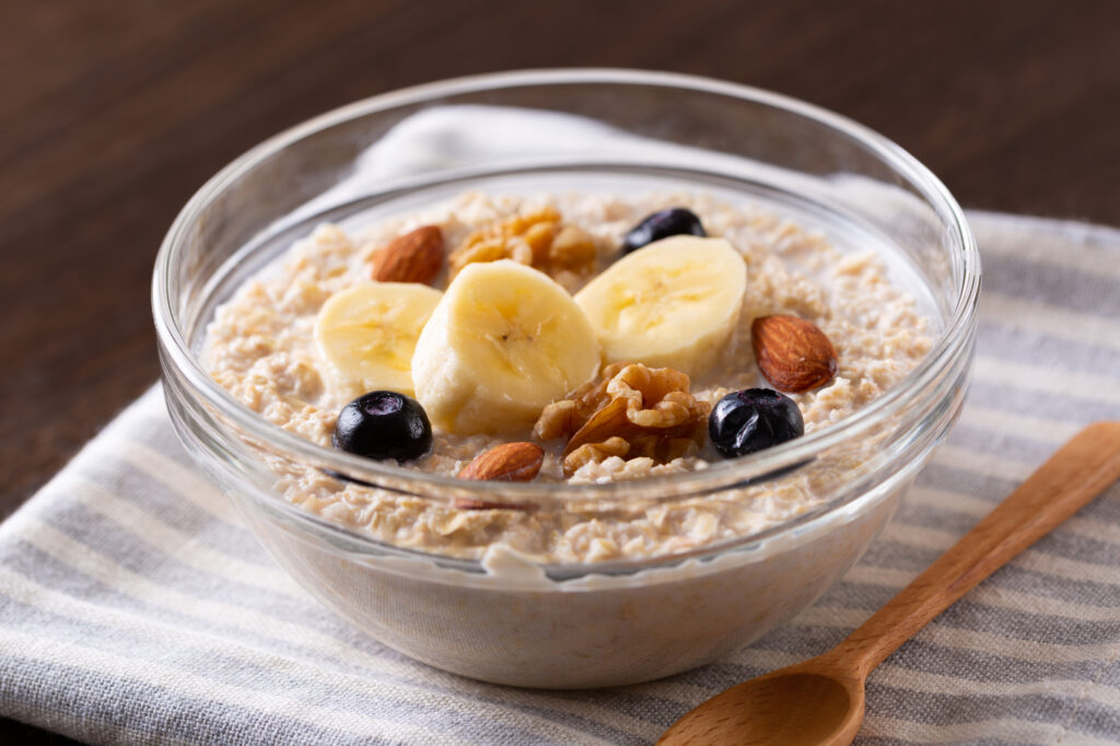 フルーツを乗せたオートミール