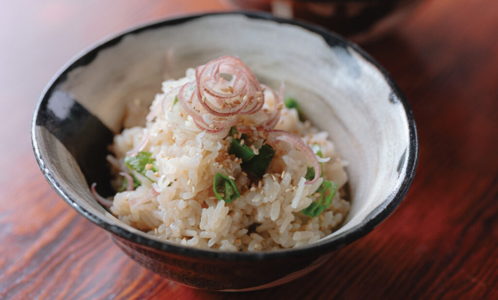 香ばしい炊きまでごちそう『九州産麦茶』のししとう麦茶飯